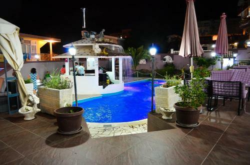 Hostal Accommodation Royal Azur