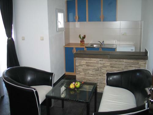 Hostal Guest House Dena