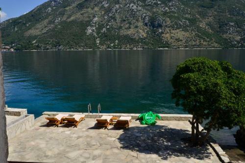A Hundred Olive Trees Apartments