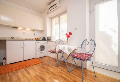 Modern Waterfront Apartment, Old Town Kotor