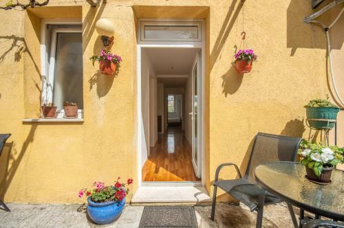 Modern Waterfront Apartment, Old Town Kotor