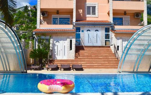 Villa Dolphin Apartments