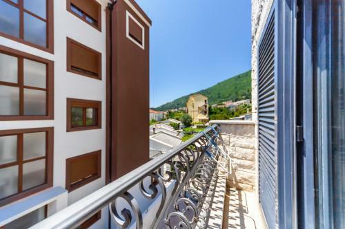 Opium Mar Apartments