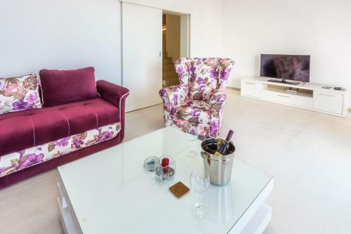 Opium Mar Apartments
