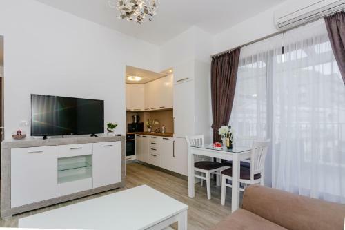 Opium Mar Apartments