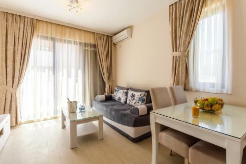 Opium Mar Apartments