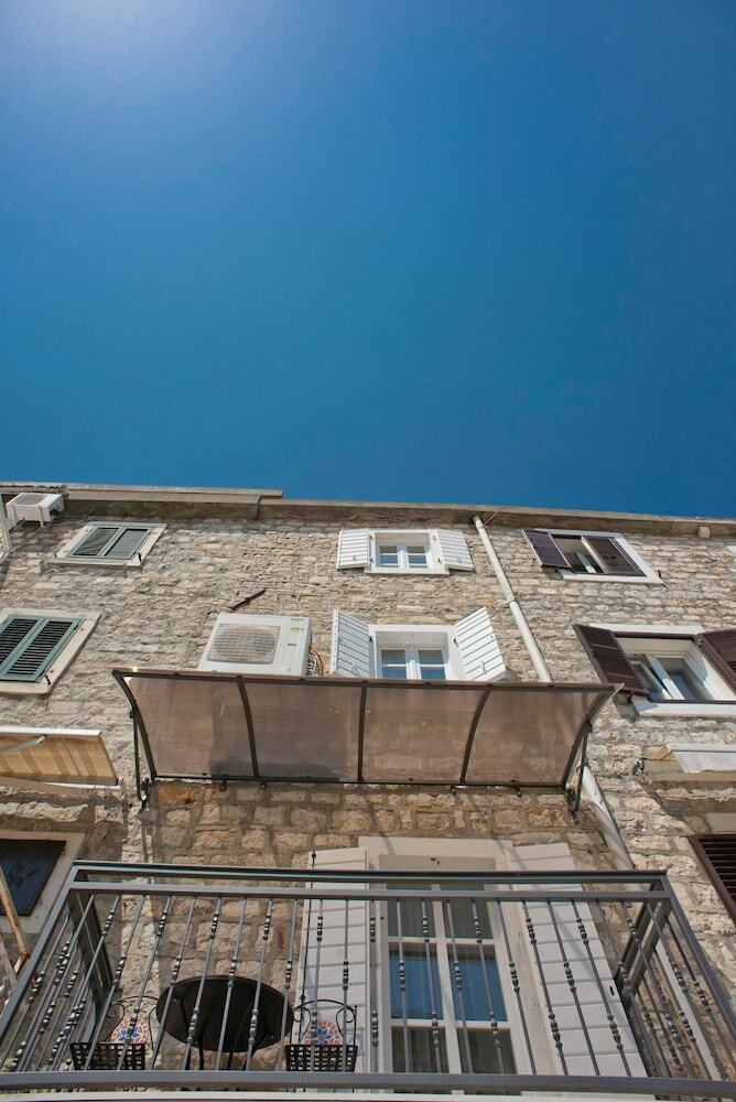 Piazza Apartments 2