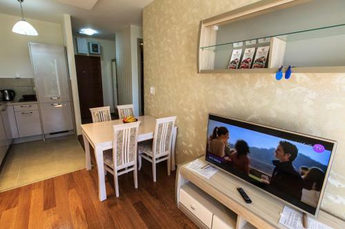 De Lux Apartments