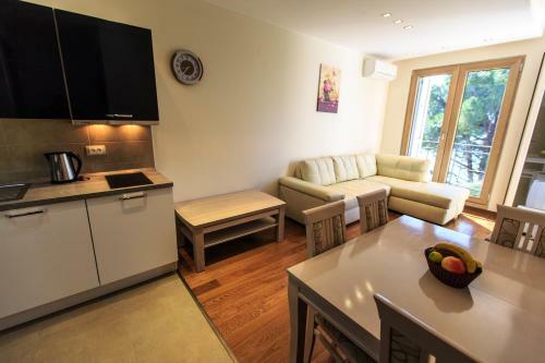 De Lux Apartments