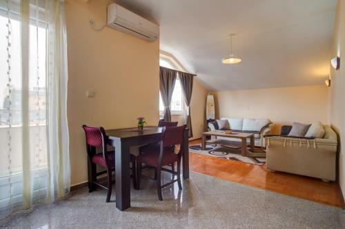 Nikola Pleasure Apartments