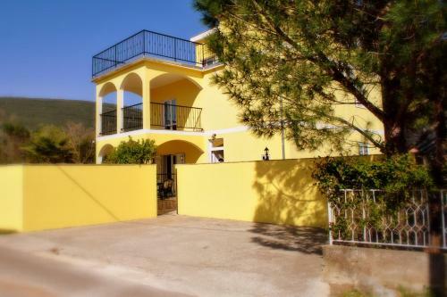 Apartments Villa-g Lustica