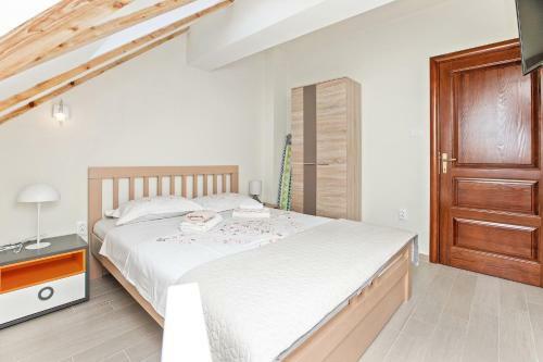 Apartments Isja