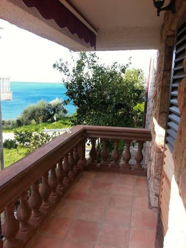Hostal Villa Sara Guesthouse