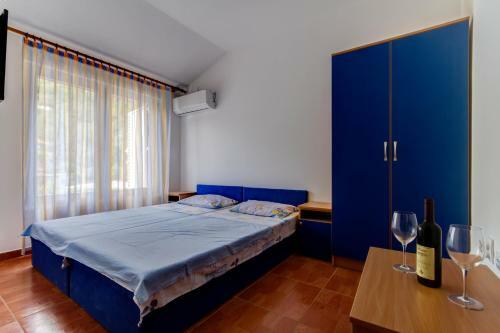 Dom Apartments