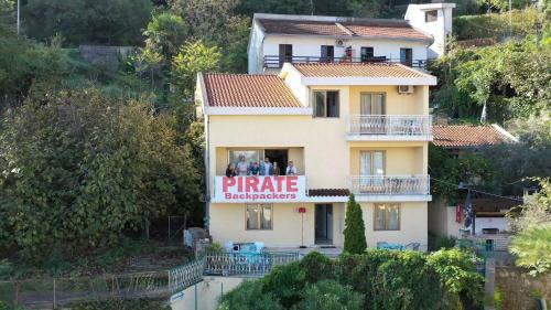 Hostel Pirate
