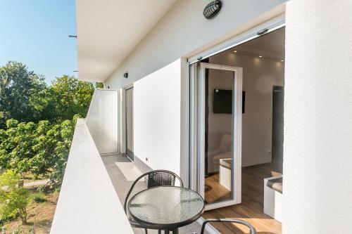 Tramonto Apartments