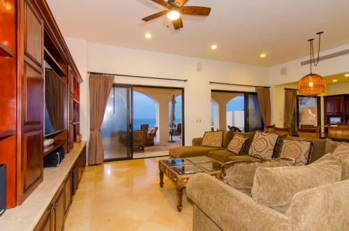 East Cape Beachfront Getaway At Villa Kash, 4 Br