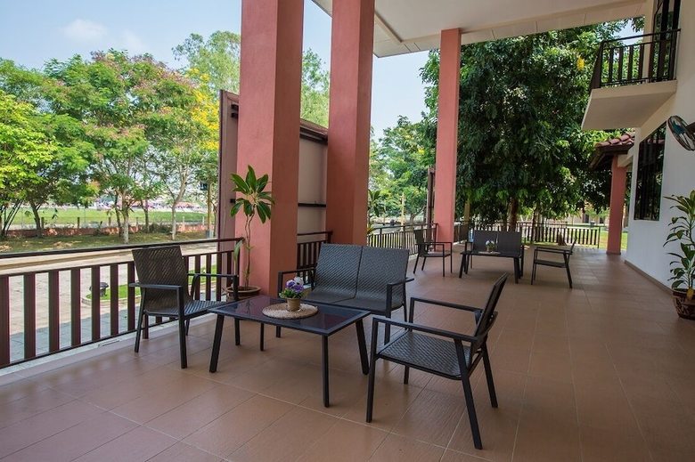 Hotel Sayong Resort