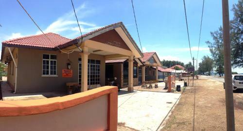 Hostal Anggun Beach Guest House