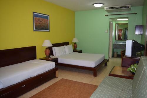 Hotel Bukit Merah Laketown Resort