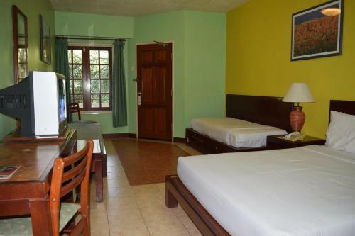 Hotel Bukit Merah Laketown Resort