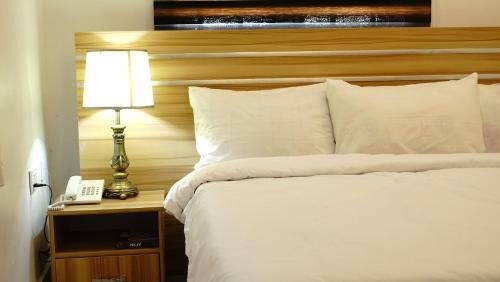 Graceland Hotel And Suites, Nyanyan
