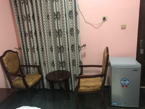 Kaura Hotel And Suites