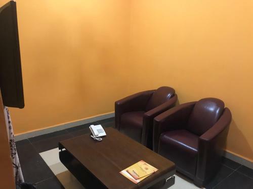 Kaura Hotel And Suites