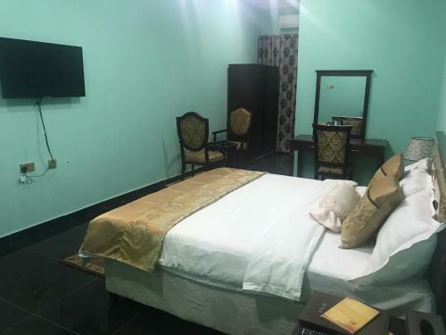 Kaura Hotel And Suites
