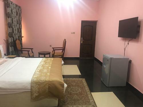 Kaura Hotel And Suites