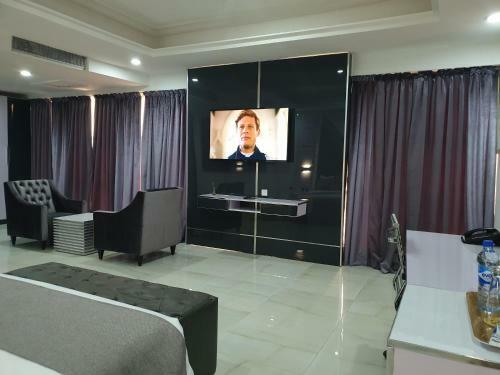 Caesar's Luxury Hotel