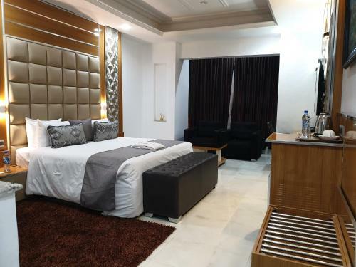 Caesar's Luxury Hotel