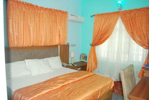 Fast Track Hotel