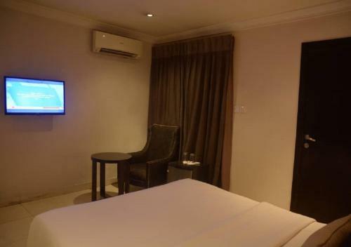 S & S Hotels And Suites