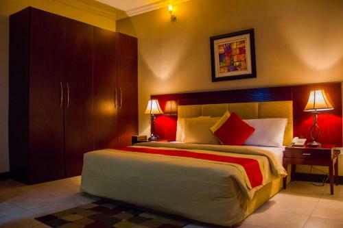 Hotel Crystal Court