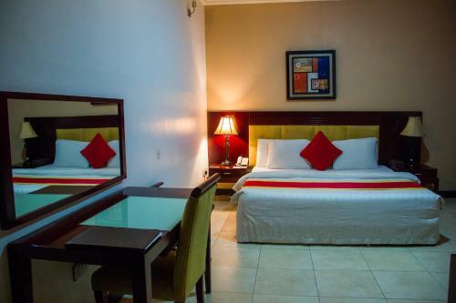 Hotel Crystal Court