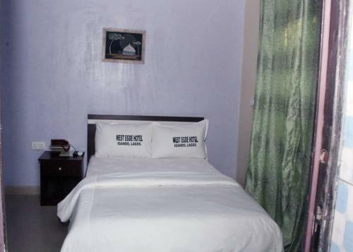 Westedge Hotel & Suites