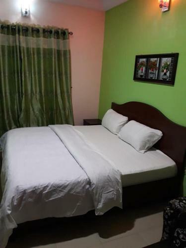 Westedge Hotel & Suites