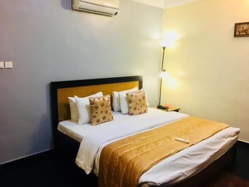 Hostal Esporta Suites Magodo