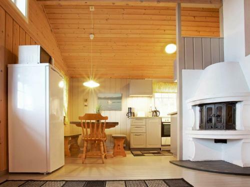 Holiday Home Midsund