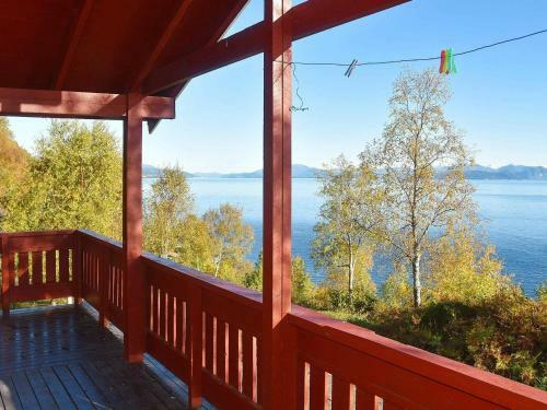 Holiday Home Midsund