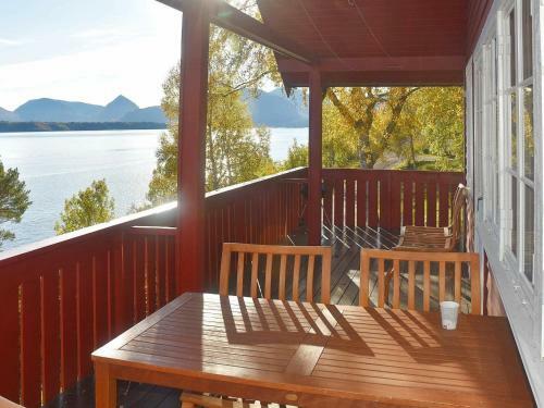 Holiday Home Midsund III