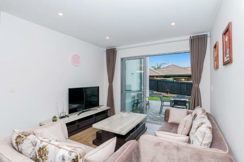 Hero Holiday House