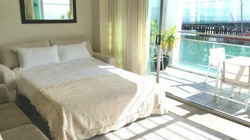 1br Princes Wharf Apartment With Fabulous Views