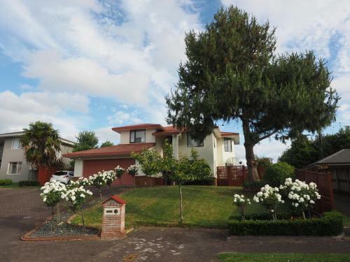 Cul-de-sac Home In Hamilton