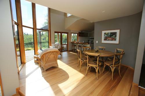 Bed & Breakfast On The River
