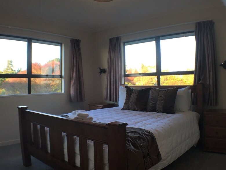 Luxury Country Views In Riverlea