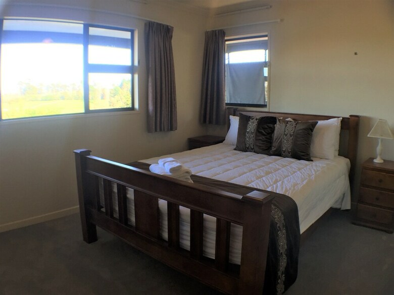Luxury Country Views In Riverlea