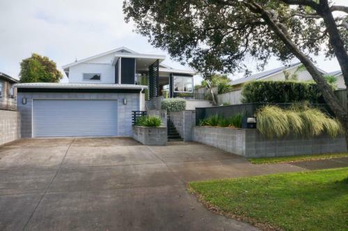 Relax On Richmond - Modern Large Beach House