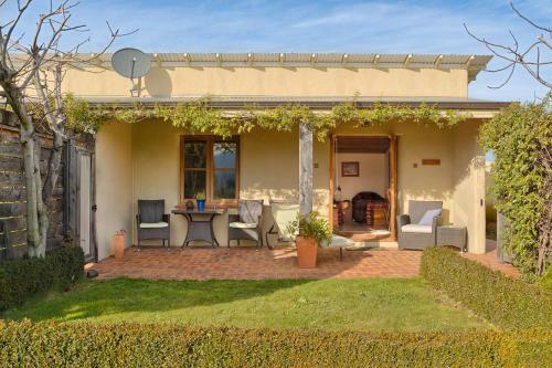 Bed & Breakfast Straw Lodge Vineyard And Boutique Lodging